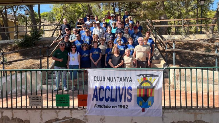 ¡44 años caminando juntos!